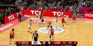 华体会官方-笑喷！比利时女篮球员冲撞张子宇，结果自己人仰马翻受伤离场