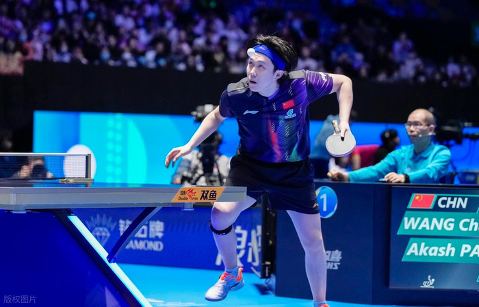 华体会官网-《全民学乒乓发球篇》第40集：正手半高抛短球与急长发球|击球|击球点|手腕|摩擦|力量_新浪体育_新浪新闻