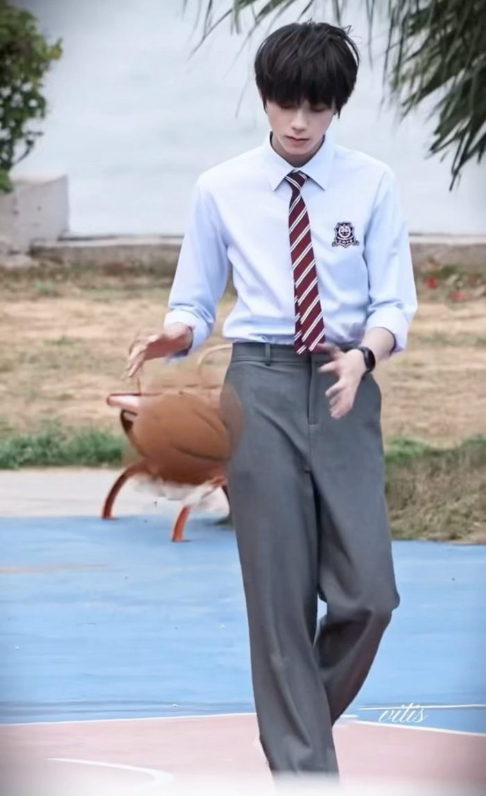 华体会官网-王橹杰付彬言病中坚持续写篮球与音乐梦想|王橹杰角色|少年时代剧情|我们的少年时代2|青春励志|少年热血_新浪体育_新浪新闻