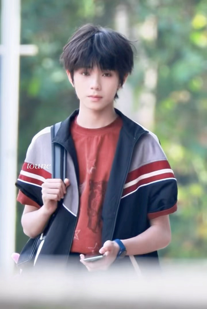 华体会官网-王橹杰付彬言病中坚持续写篮球与音乐梦想|王橹杰角色|少年时代剧情|我们的少年时代2|青春励志|少年热血_新浪体育_新浪新闻